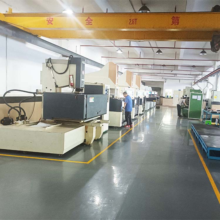 模具加工設備，火花機加工